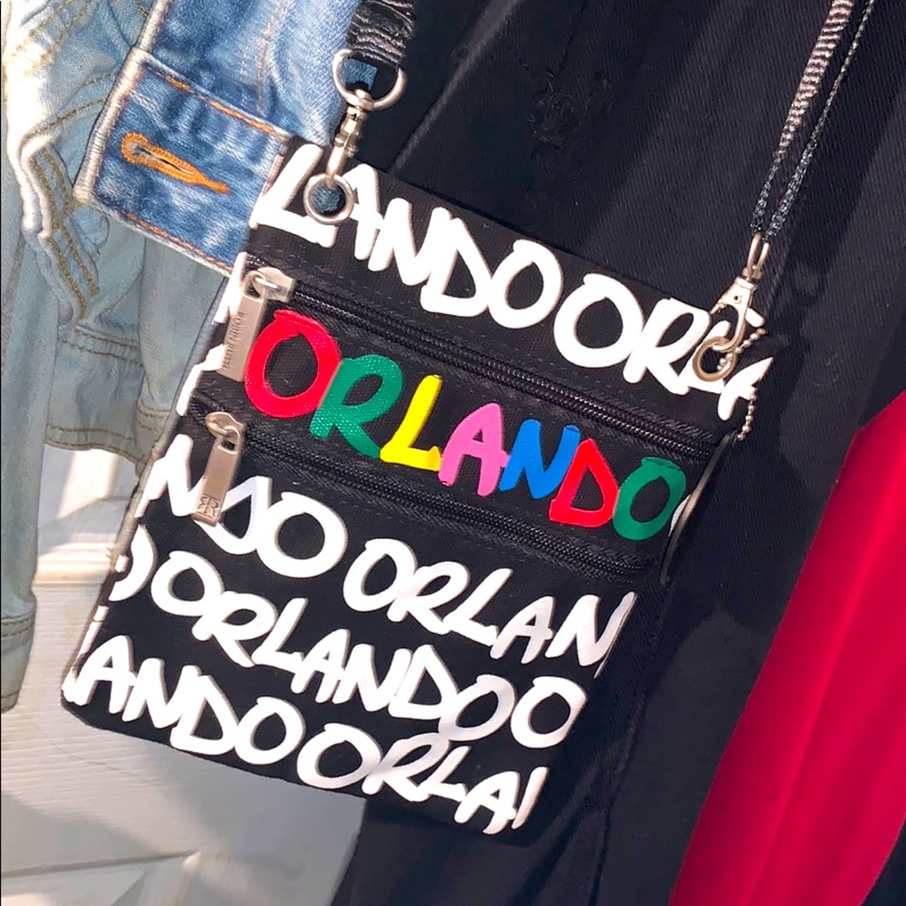 “Orlando” covered hand pouch
